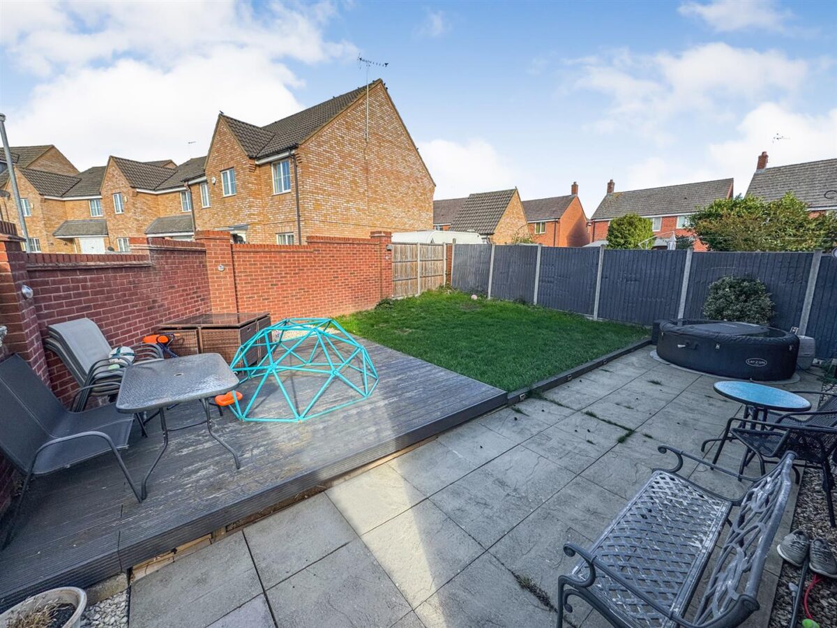 Flycatcher Road, Corby