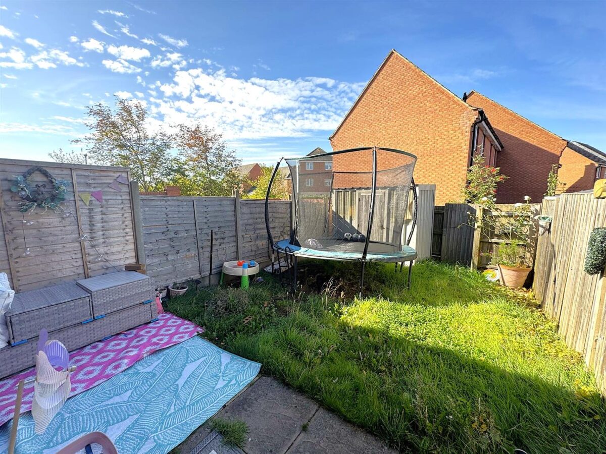 Flycatcher Road, Corby