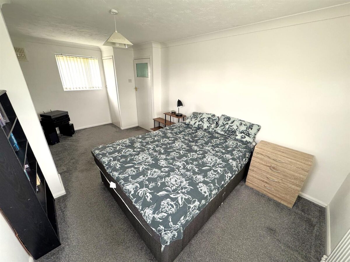Cransley Gardens, Corby