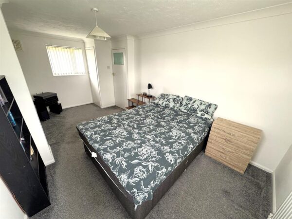 Cransley Gardens, Corby