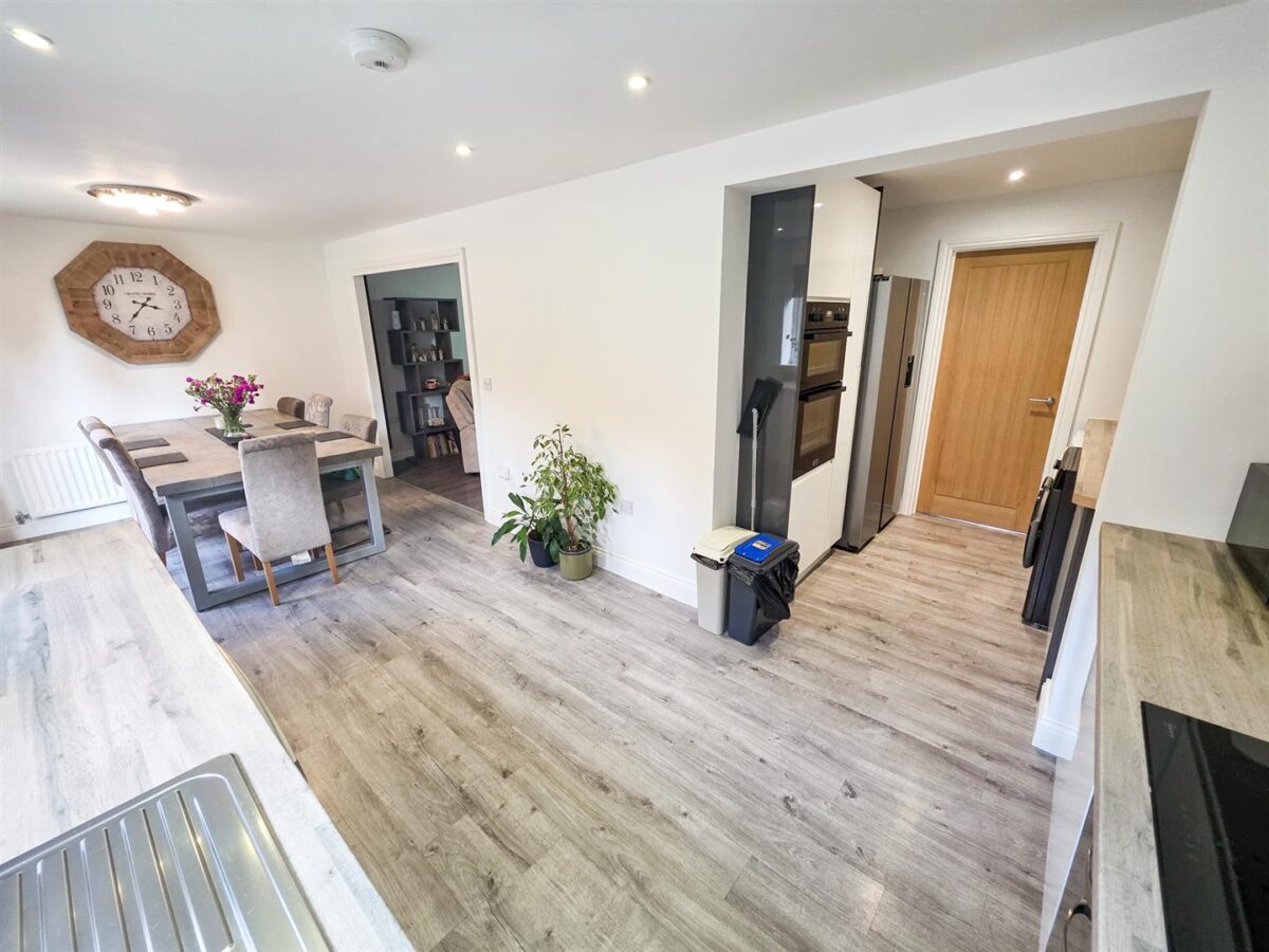 Cotswold Close, Corby