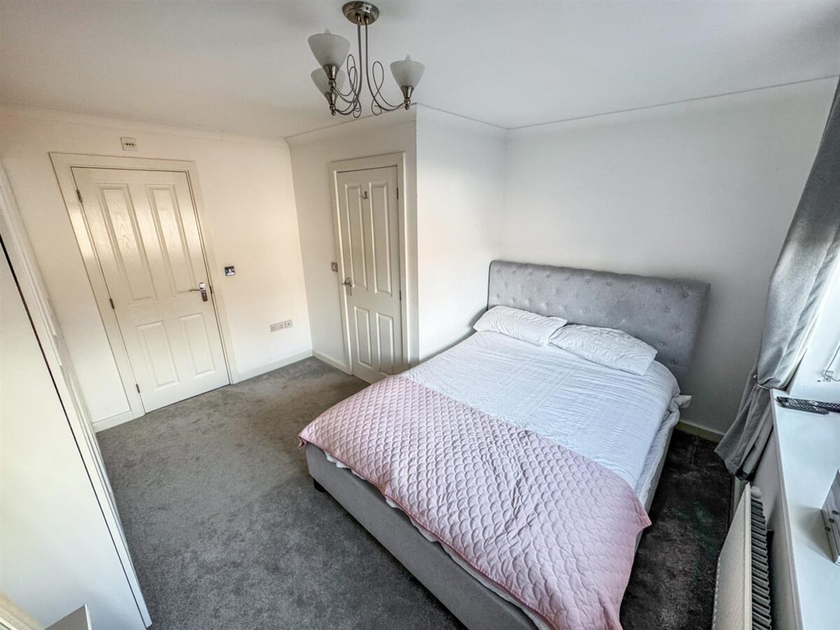 Flycatcher Road, Corby