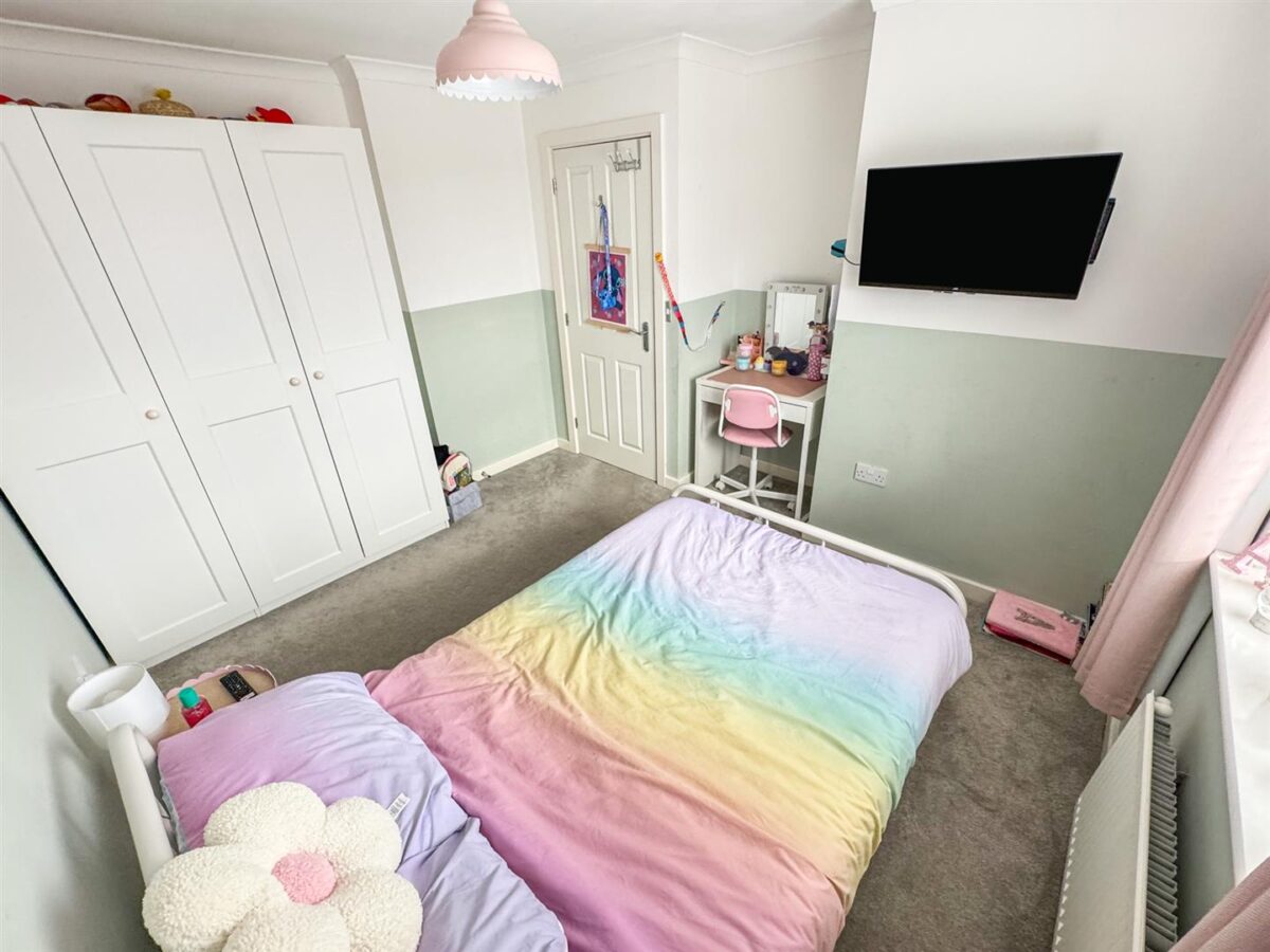 Flycatcher Road, Corby