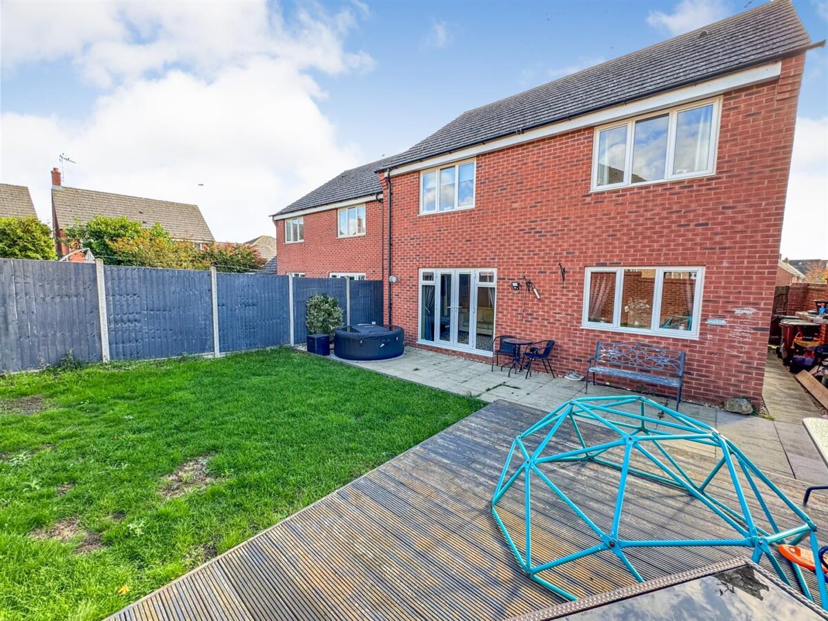 Flycatcher Road, Corby