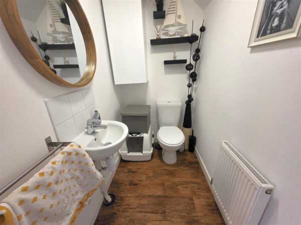 Finland Way, Corby