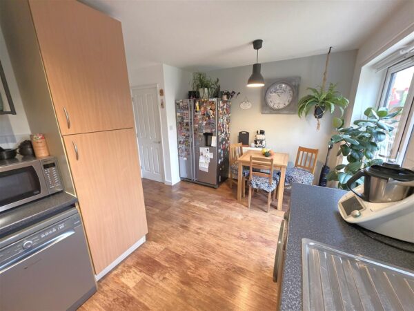 Finland Way, Corby