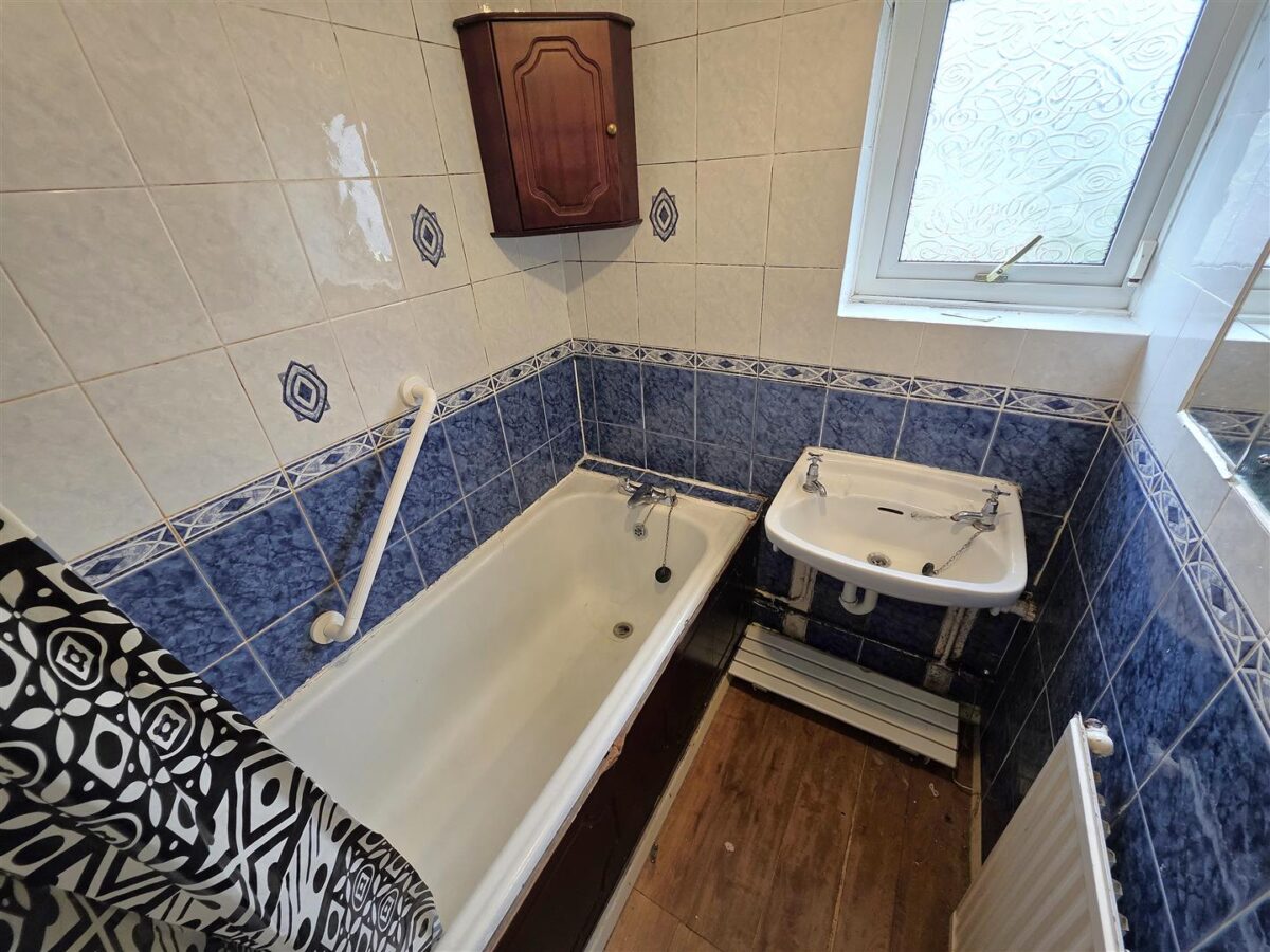 Glastonbury Road, Corby