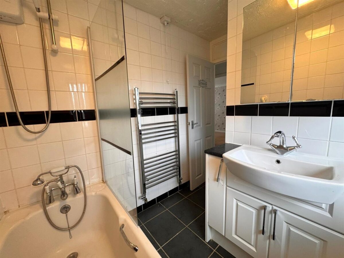 Landseer Court, Corby