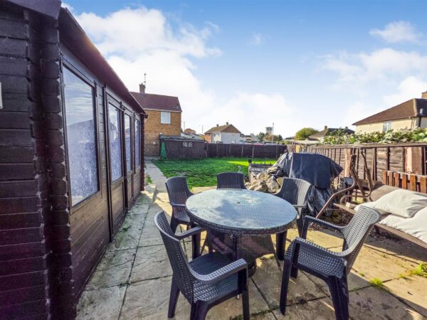 Willow Brook Road, Corby