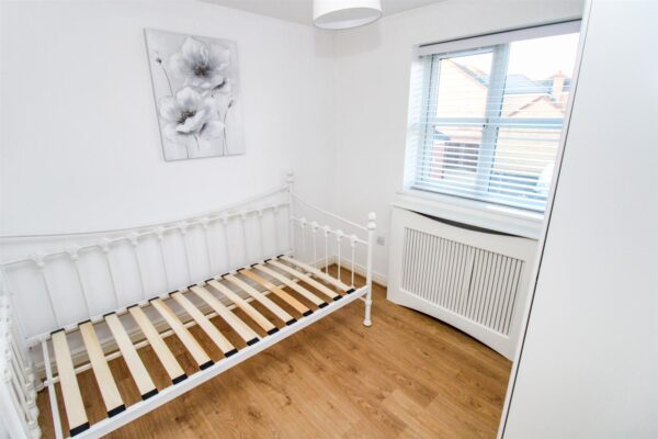 Newmarket Close, Corby