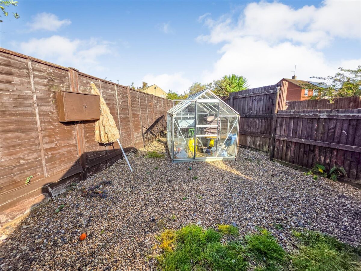 Willow Brook Road, Corby