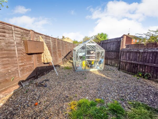 Willow Brook Road, Corby