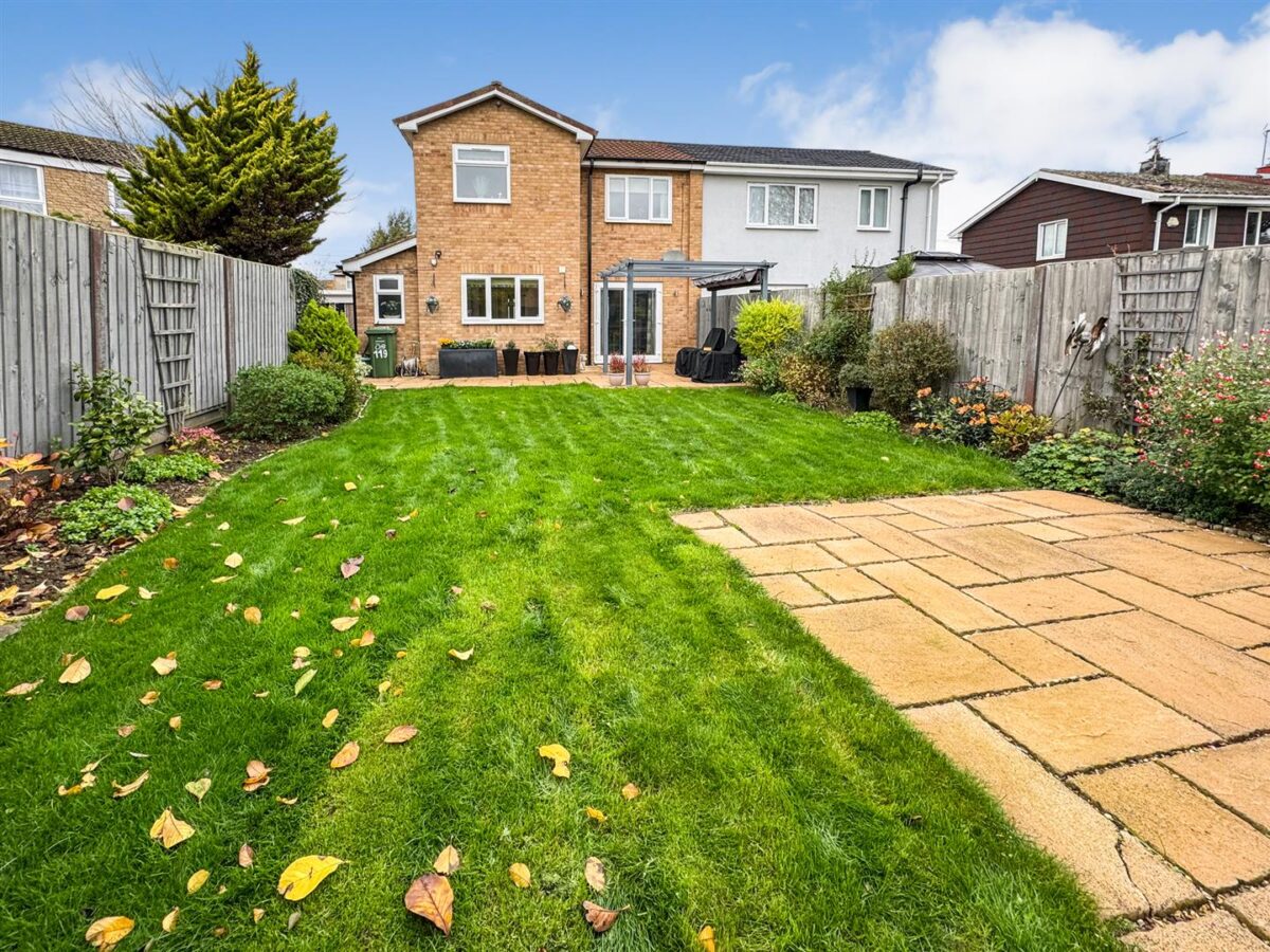 Willow Brook Road, Corby