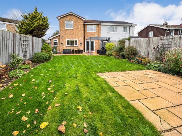 Willow Brook Road, Corby