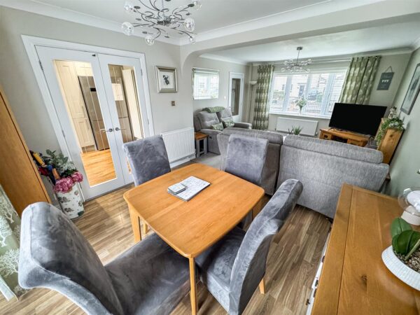 Willow Brook Road, Corby