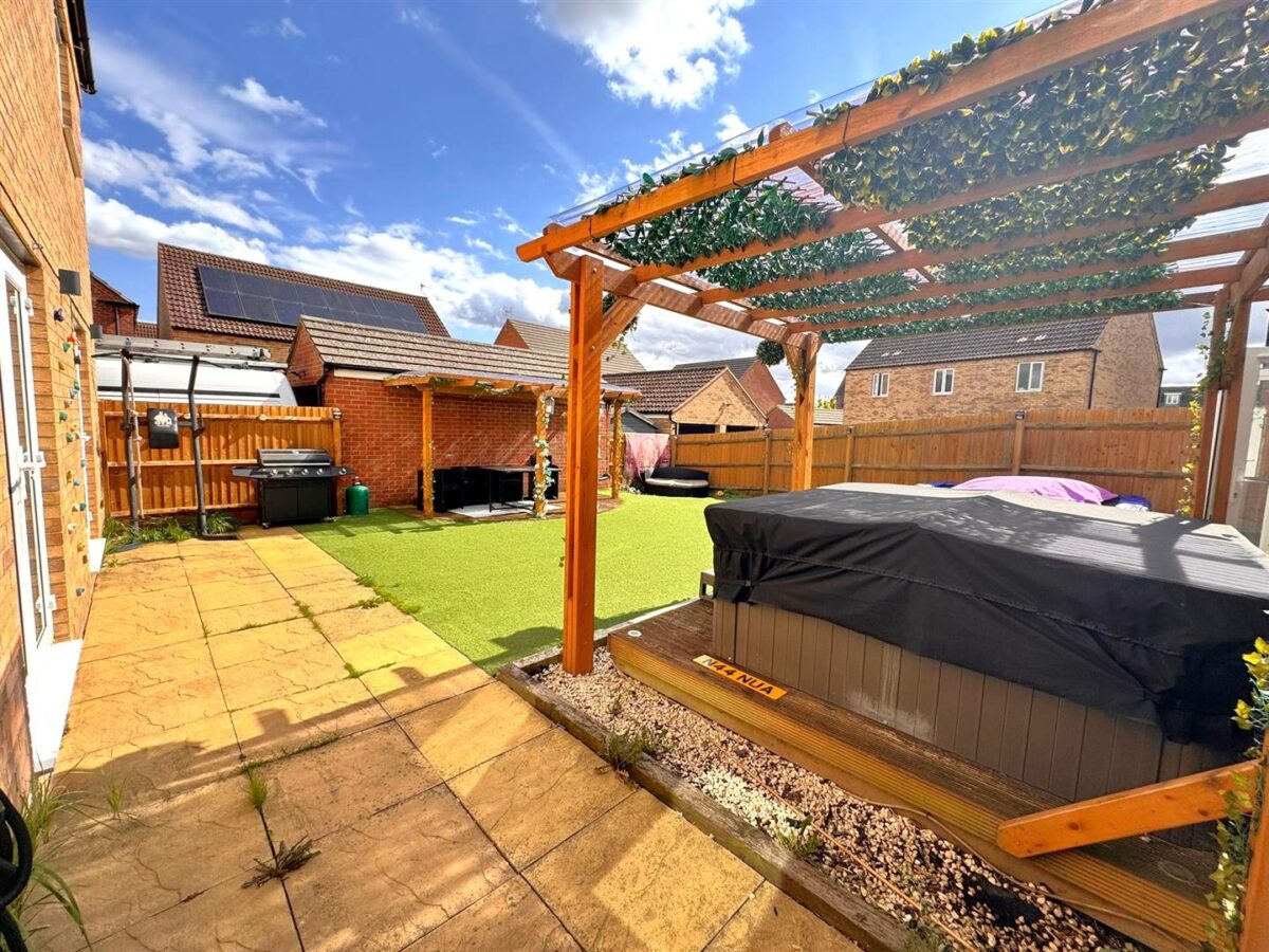 Coniston Close, Corby