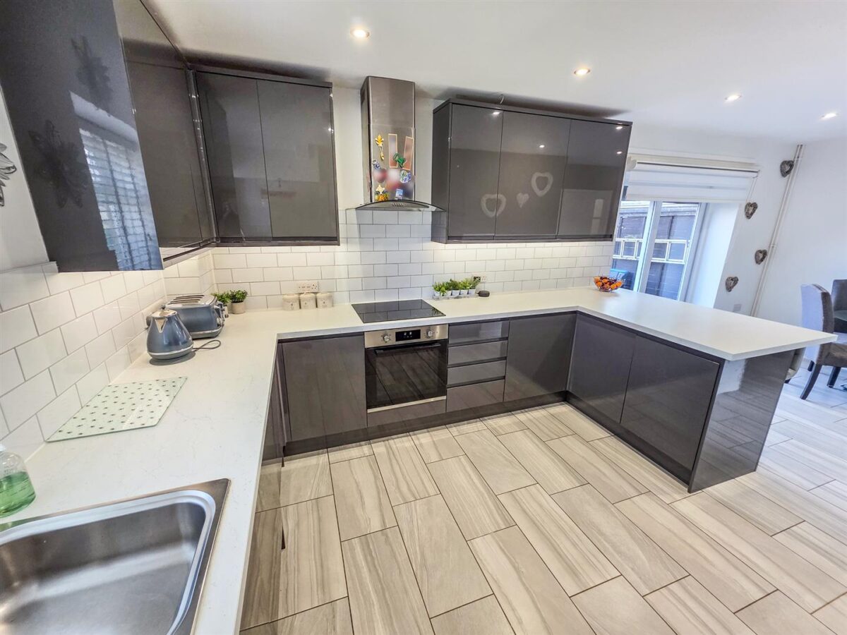 Willow Brook Road, Corby