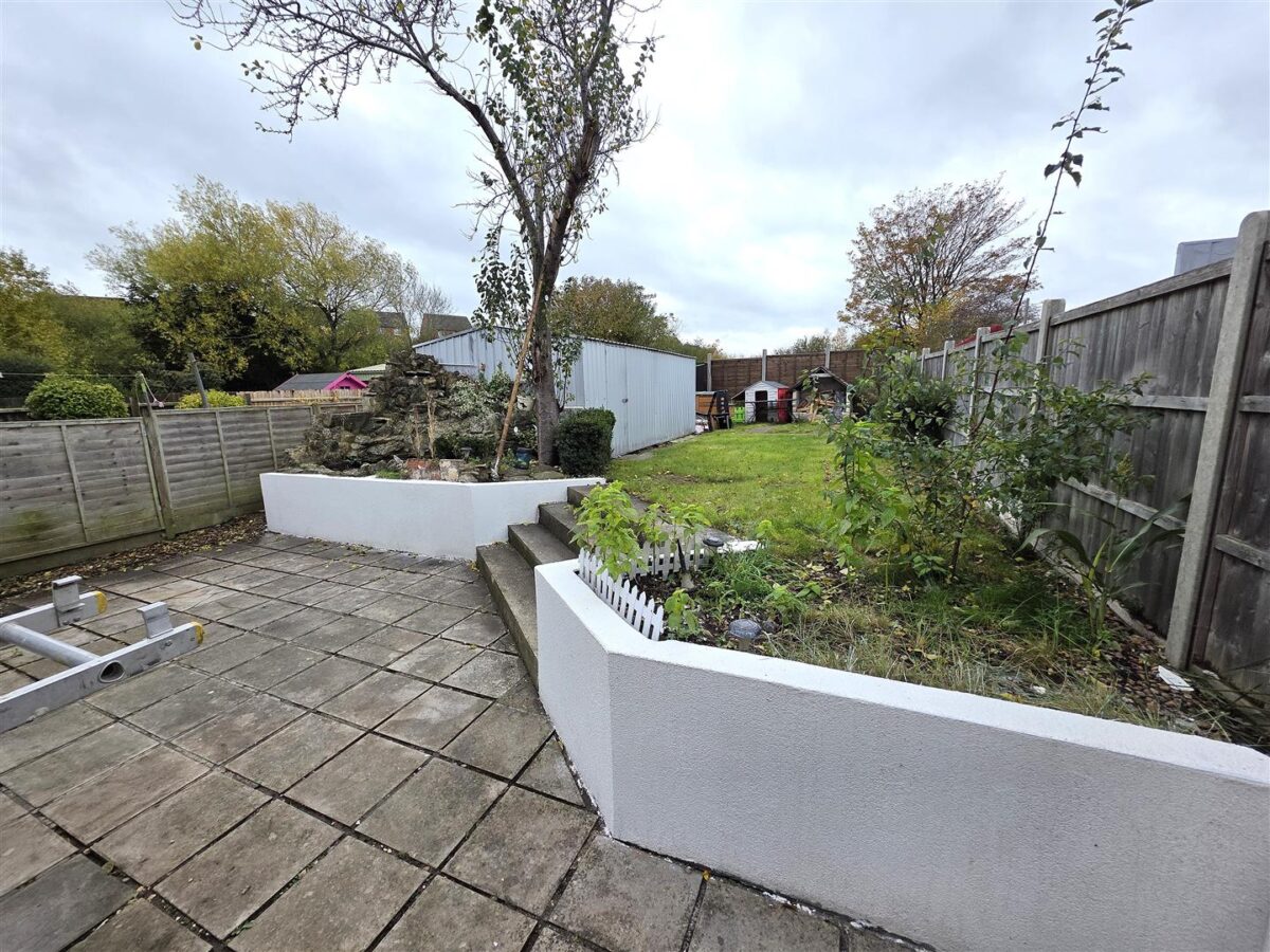 Clovelly Court, Corby