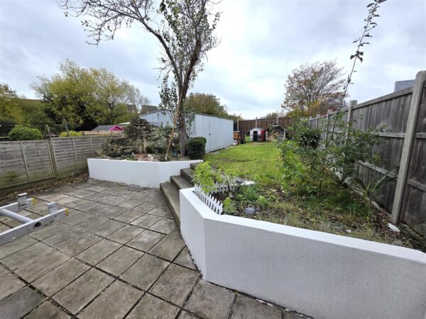 Clovelly Court, Corby