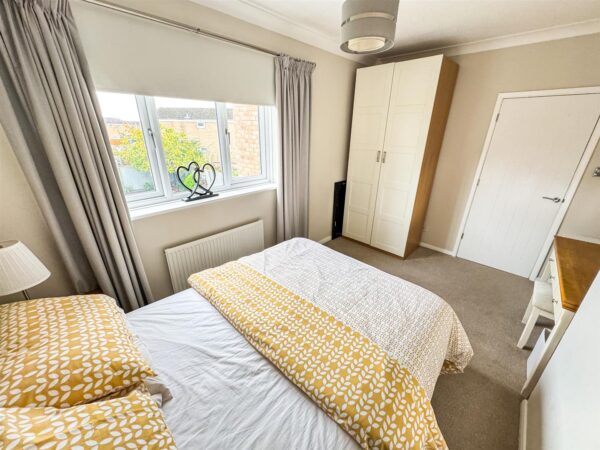 Willow Brook Road, Corby