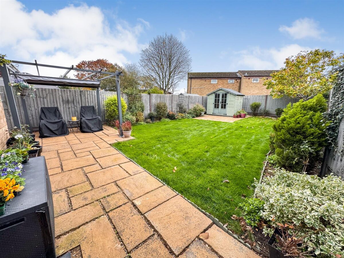 Willow Brook Road, Corby