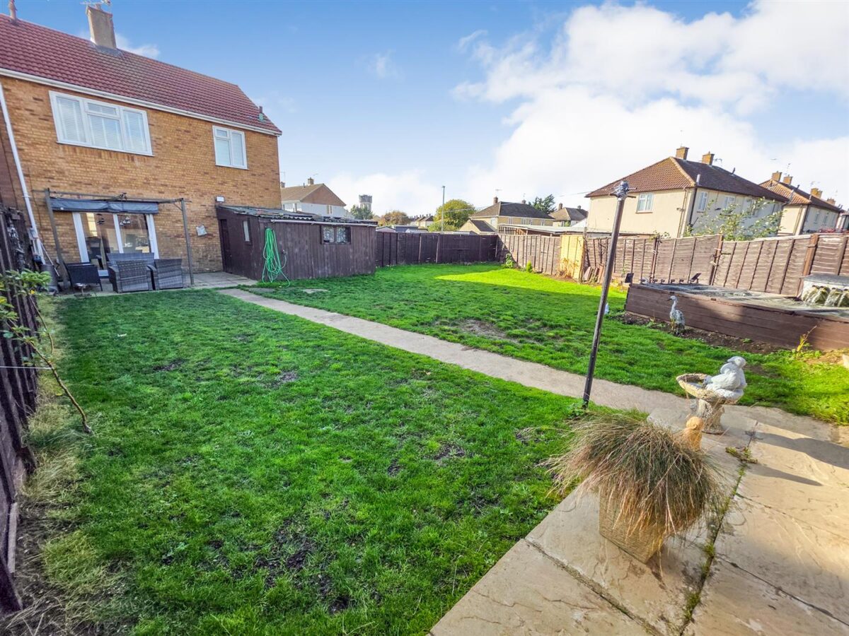 Willow Brook Road, Corby