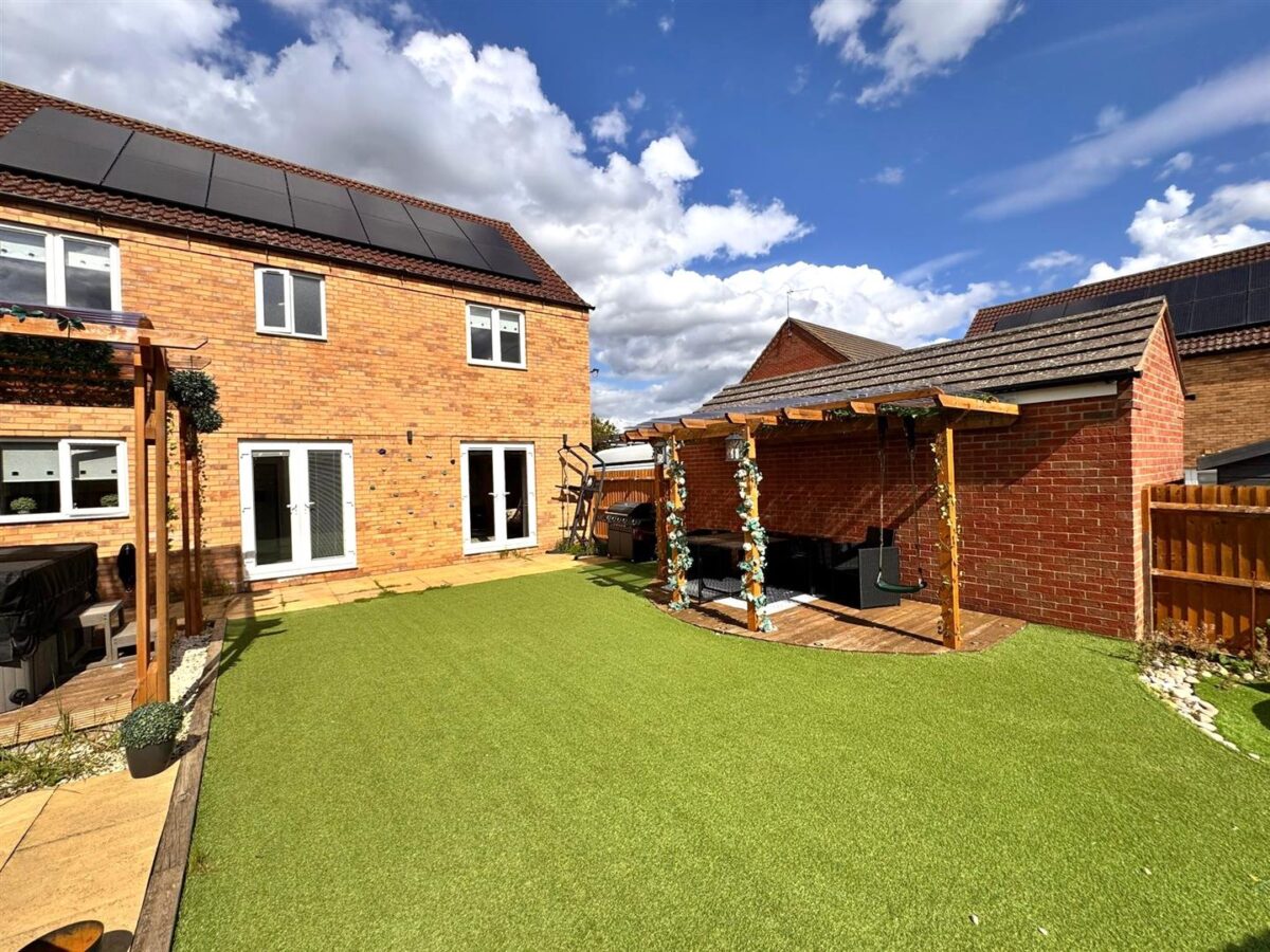 Coniston Close, Corby