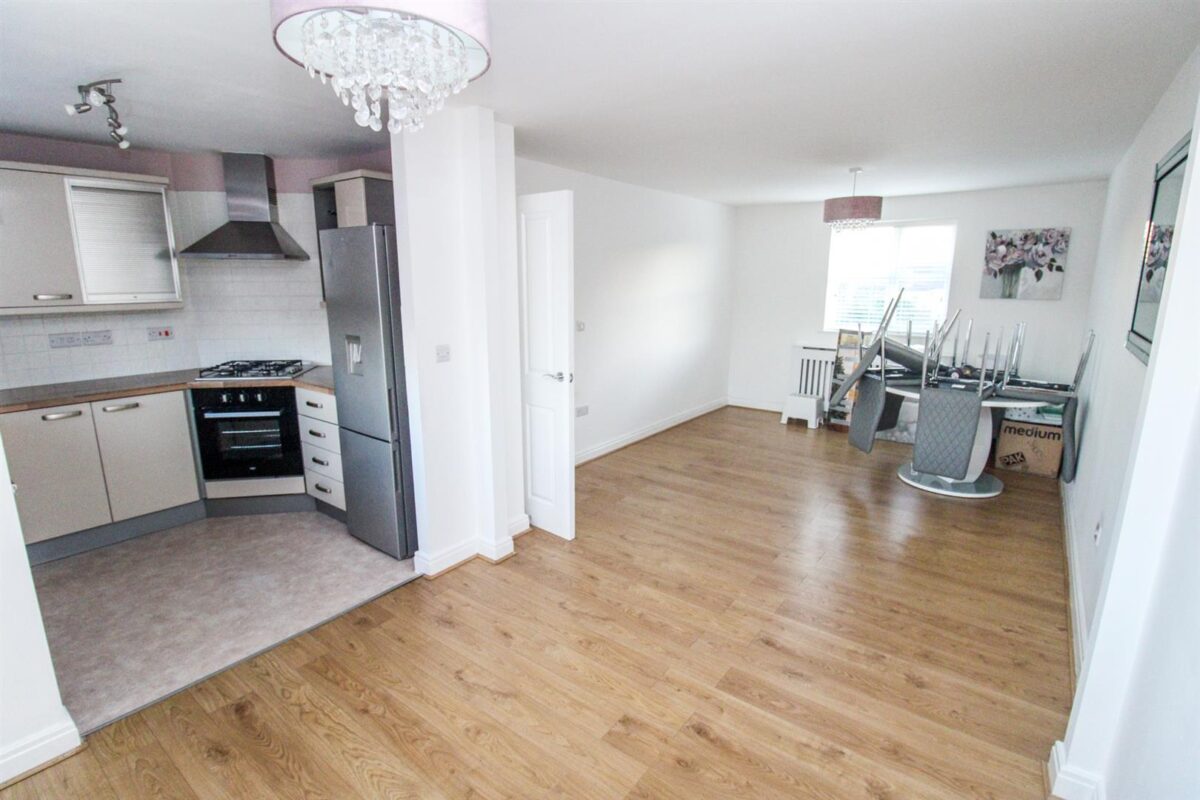 Newmarket Close, Corby