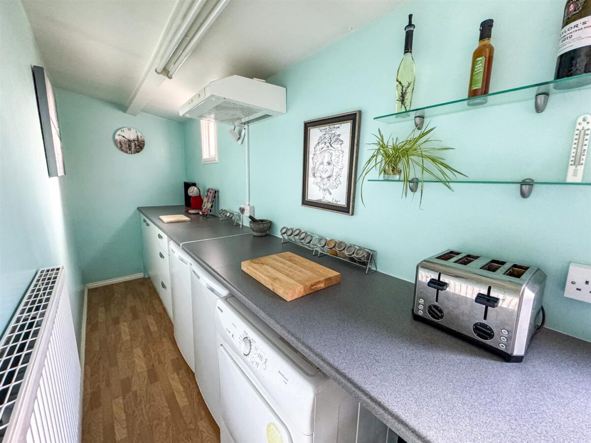 Studfall Avenue, Corby