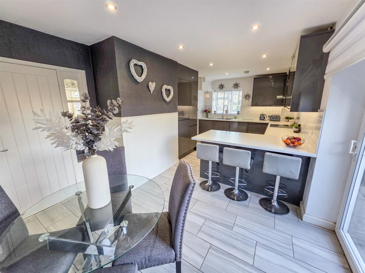 Willow Brook Road, Corby