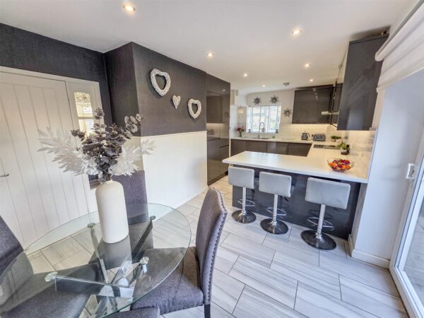 Willow Brook Road, Corby