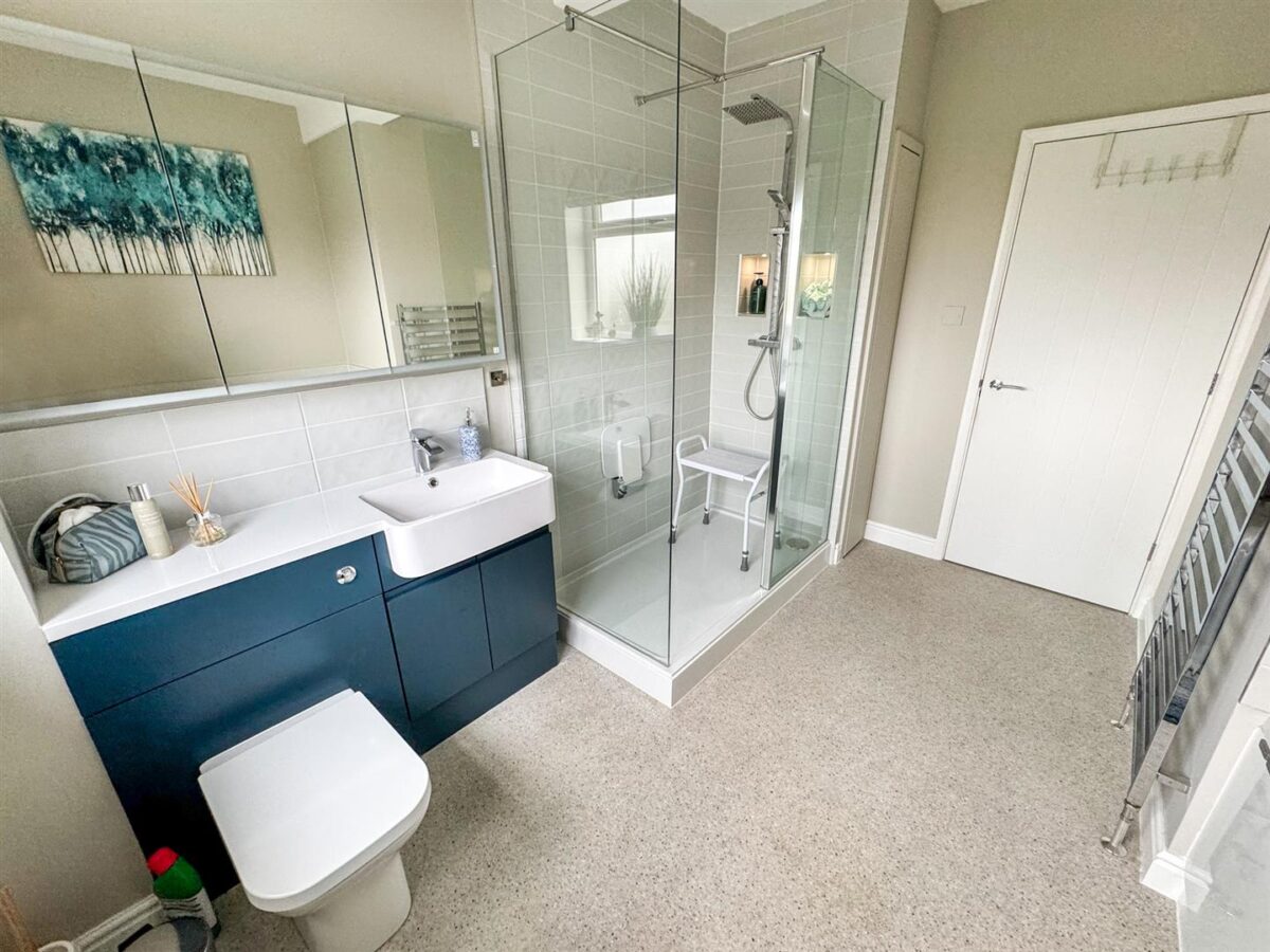 Willow Brook Road, Corby