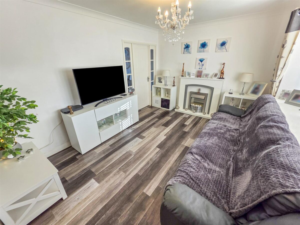 Willow Brook Road, Corby