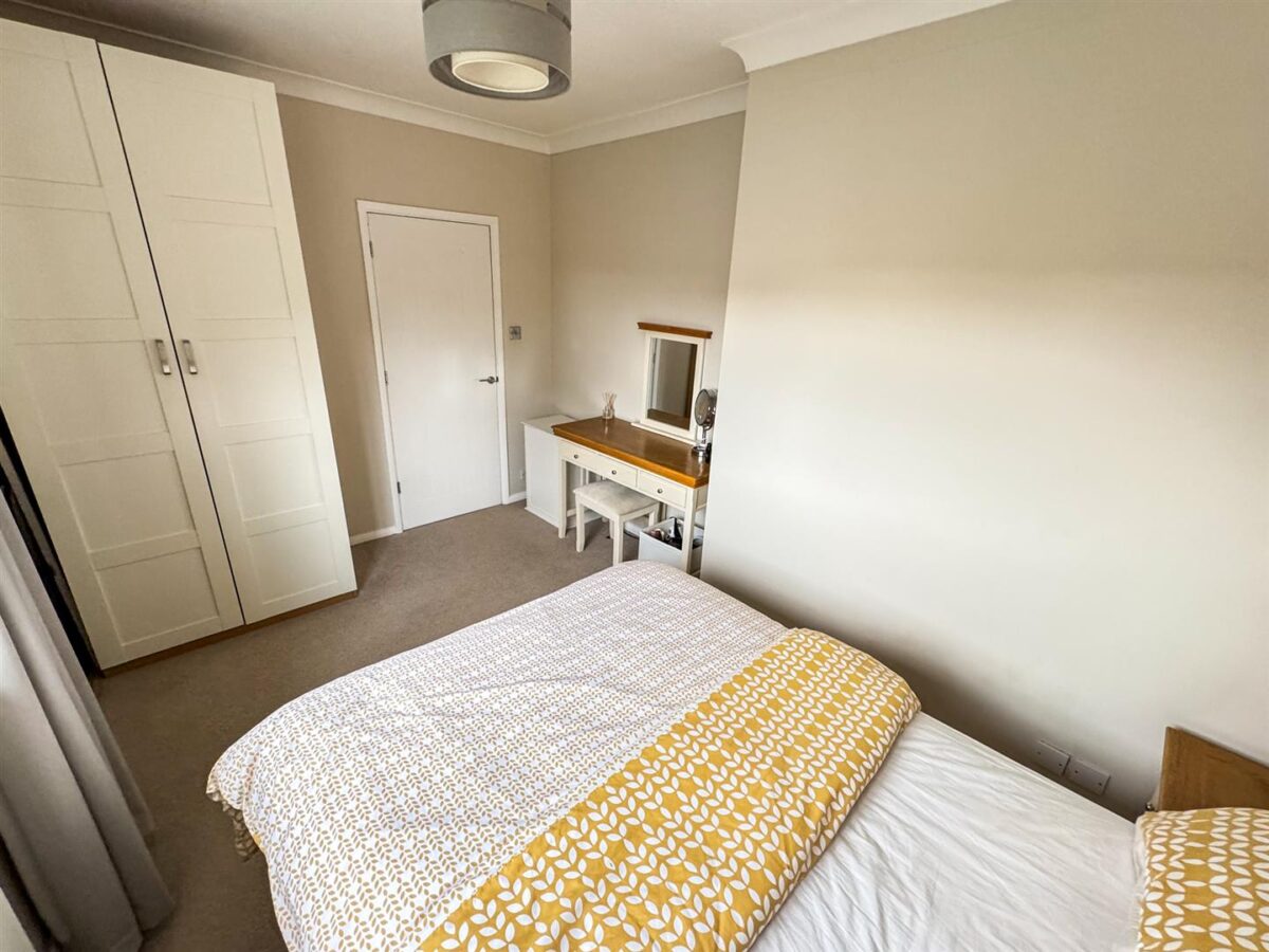 Willow Brook Road, Corby