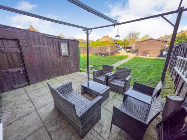 Willow Brook Road, Corby