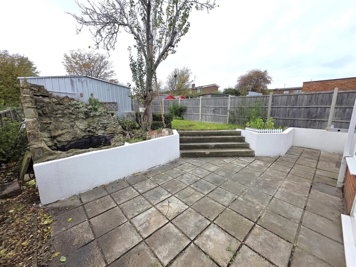 Clovelly Court, Corby