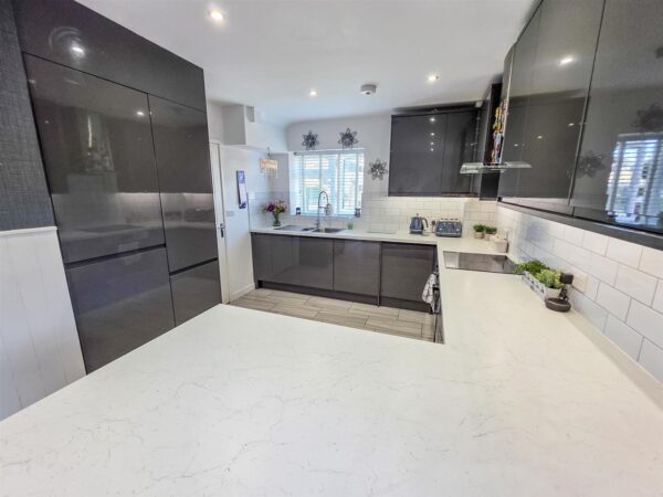 Willow Brook Road, Corby