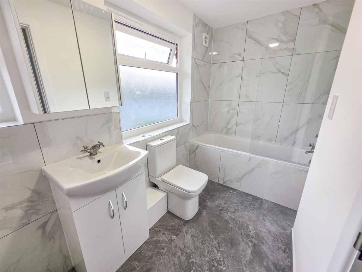 Clovelly Court, Corby