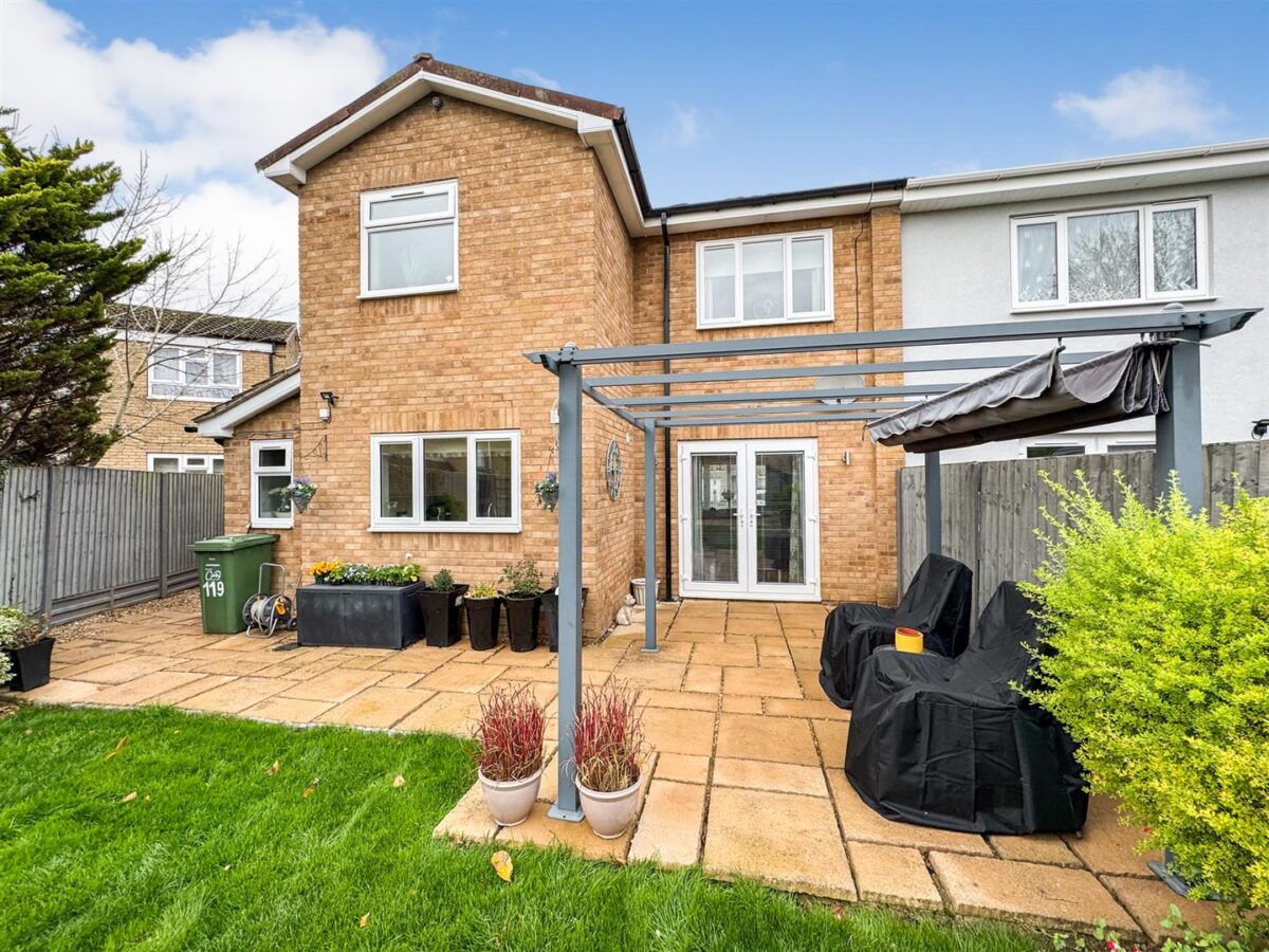 Willow Brook Road, Corby