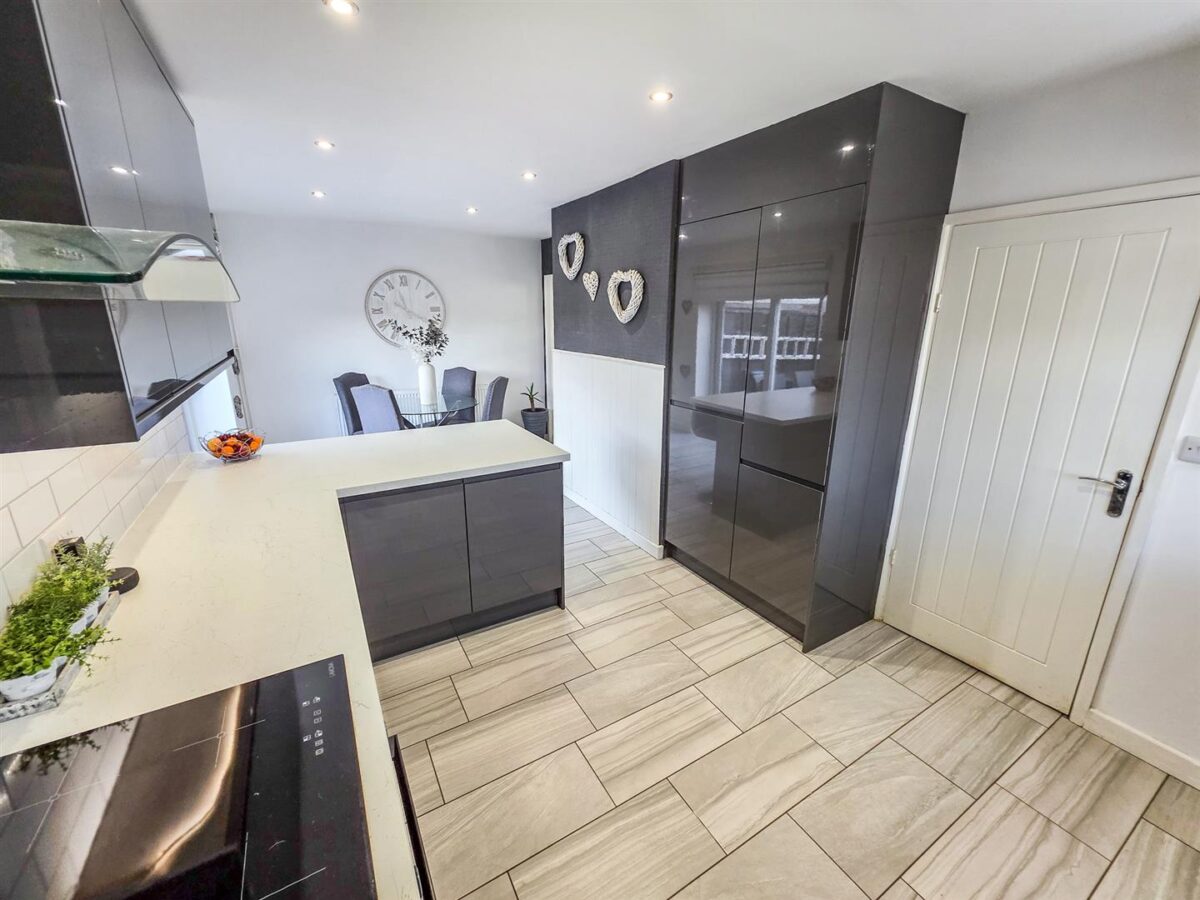 Willow Brook Road, Corby