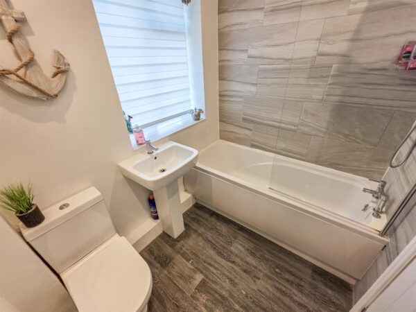 Willow Brook Road, Corby