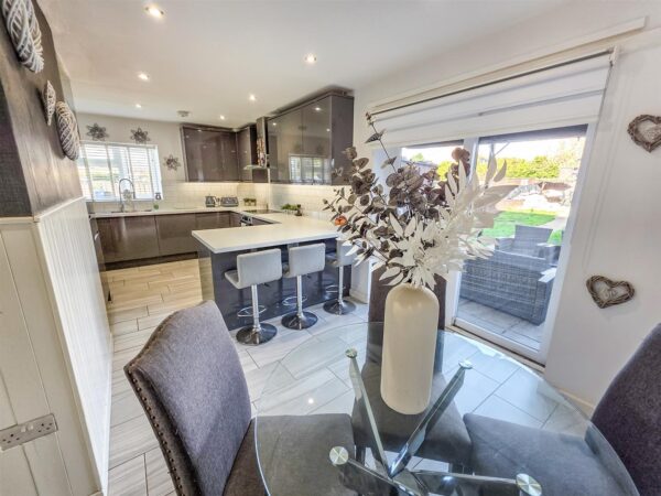 Willow Brook Road, Corby