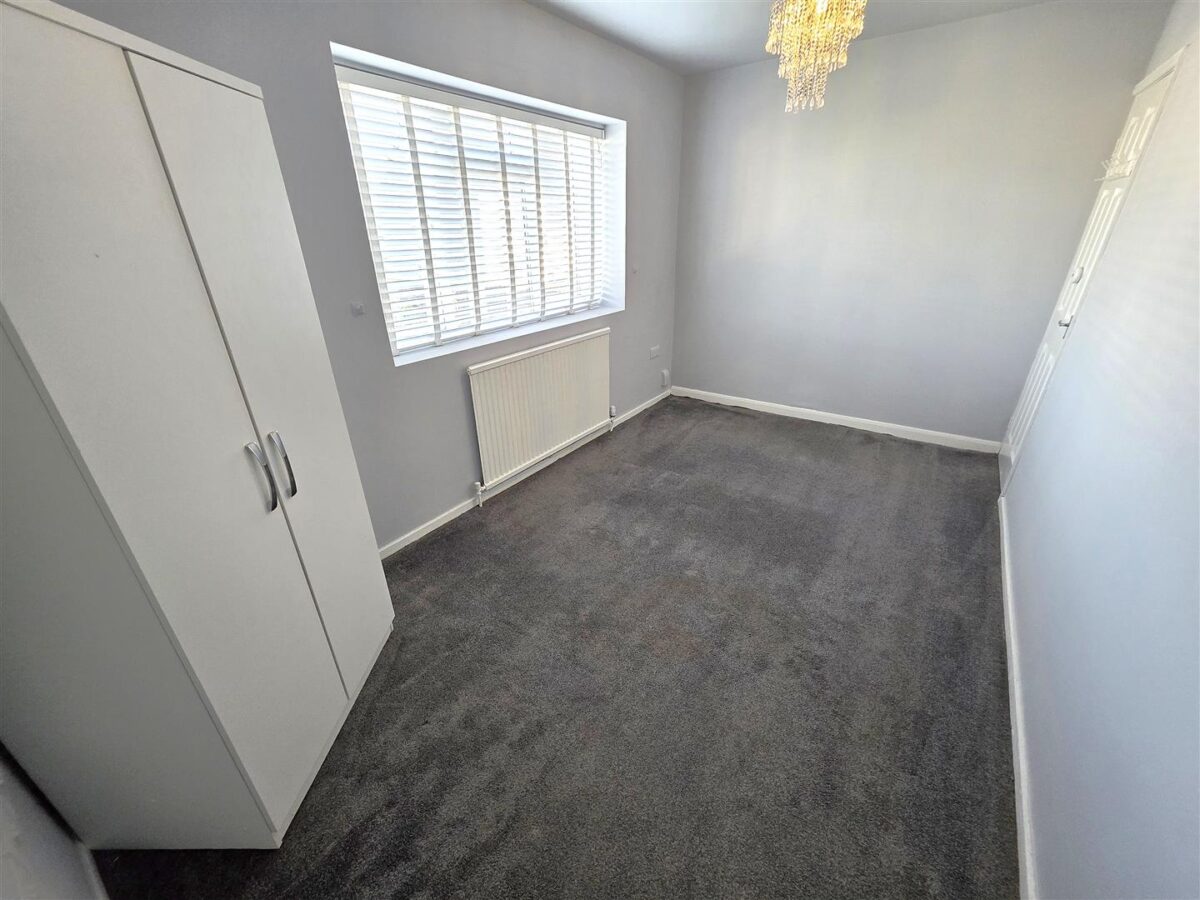 Willow Brook Road, Corby