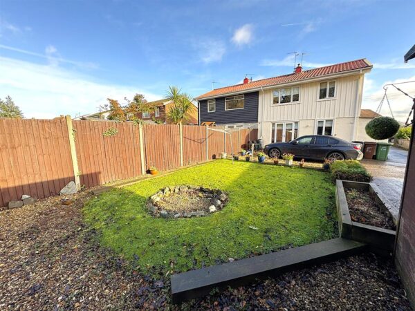 Studfall Avenue, Corby