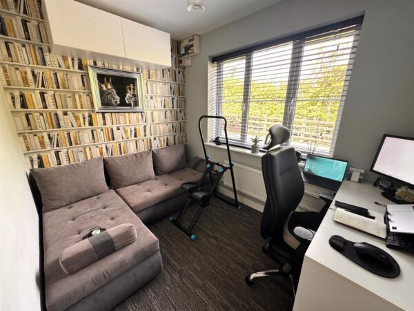 Coniston Close, Corby