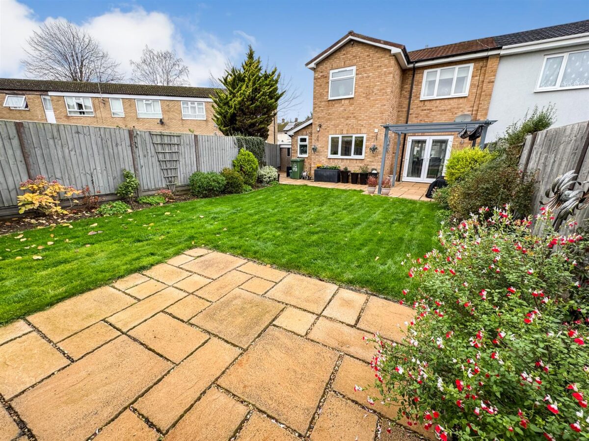 Willow Brook Road, Corby