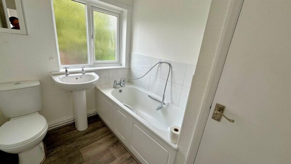 Crawford Grove, Corby