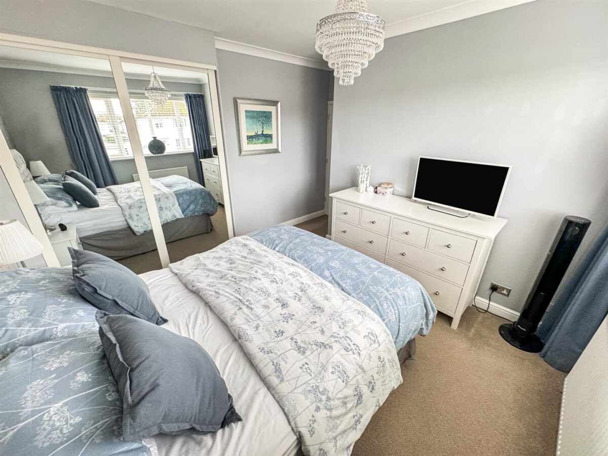 Willow Brook Road, Corby