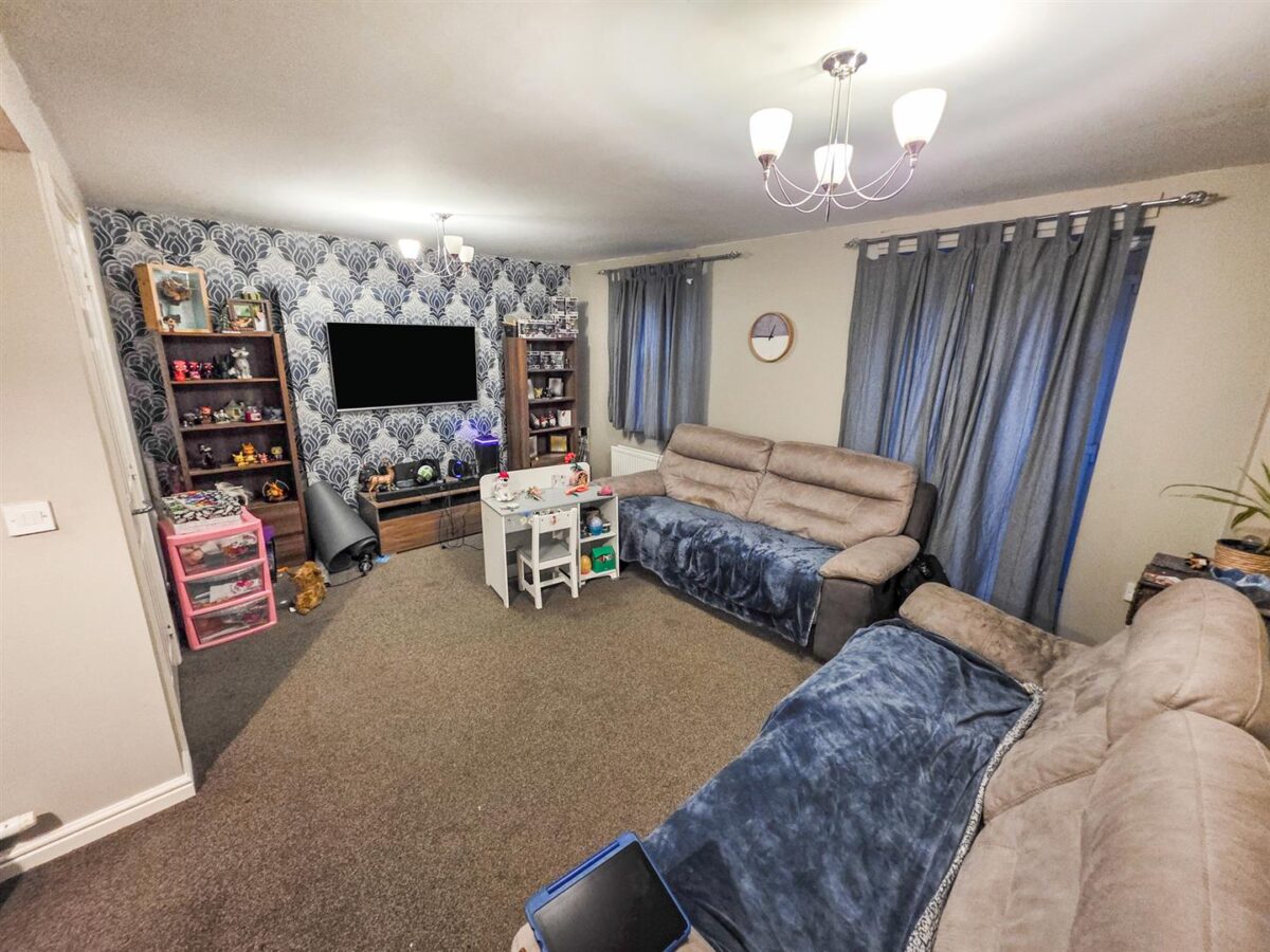 Fieldfare Close, Corby