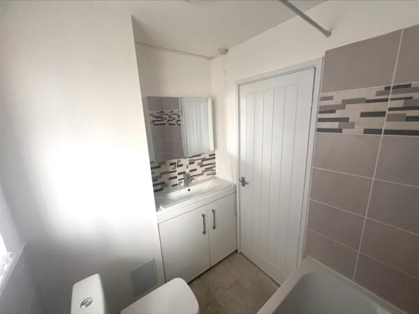 Farmstead Road, Corby